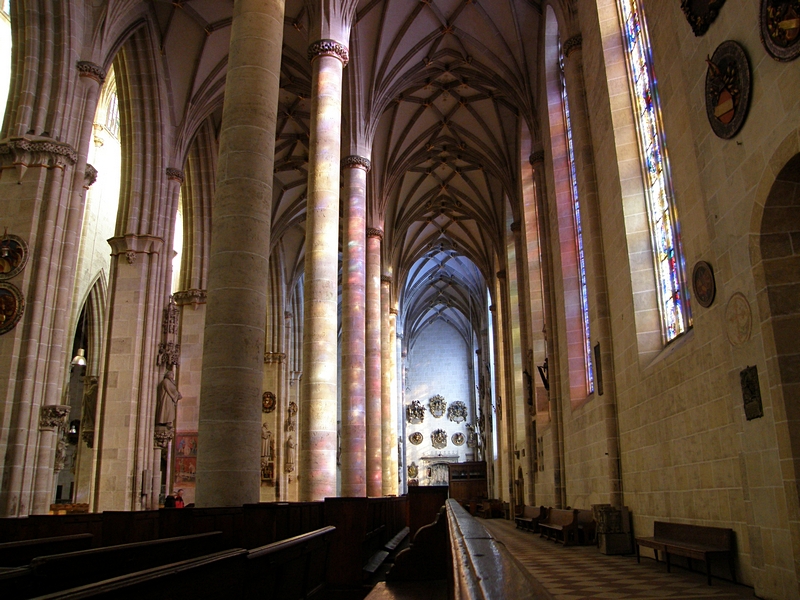 Spitzb�gen in der Kirche