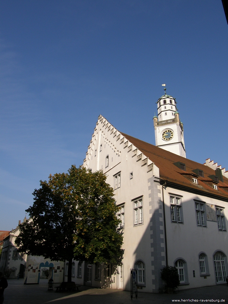 Sparkasse und Blaserturm aus der Marktstra�e gesehen