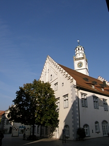 Sparkasse und Blaserturm aus der Marktstra�e gesehen